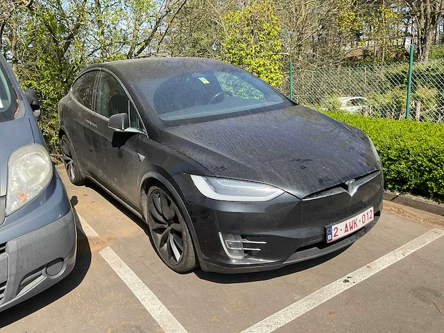 Tesla x personenauto - afbeelding 4 van  10