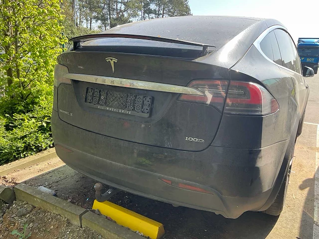Tesla x personenauto - afbeelding 6 van  10