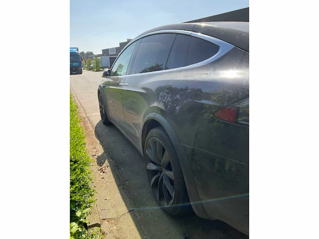 Tesla x personenauto - afbeelding 7 van  10