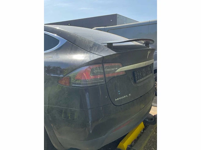 Tesla x personenauto - afbeelding 8 van  10