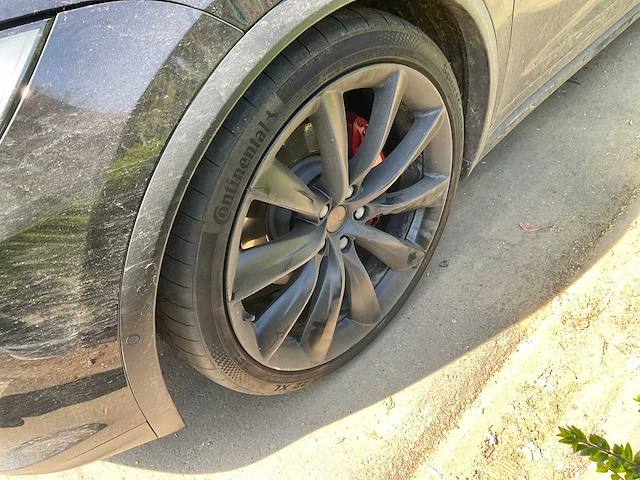 Tesla x personenauto - afbeelding 10 van  10