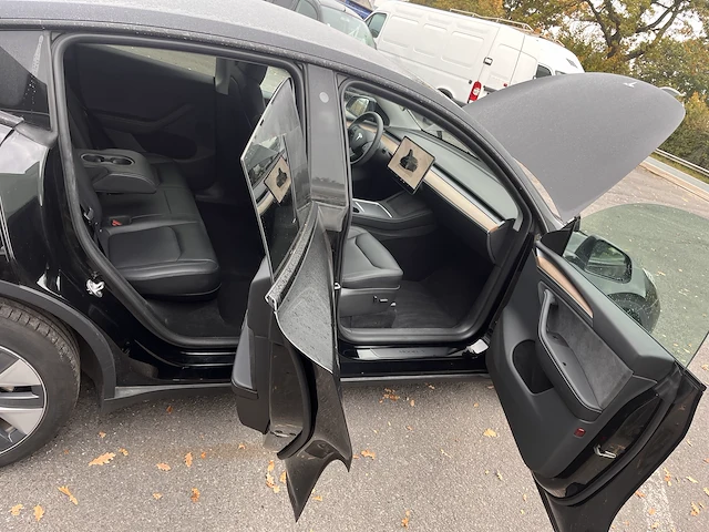 Tesla y - xp7ygcek5rb395476 - 2024 - afbeelding 12 van  22