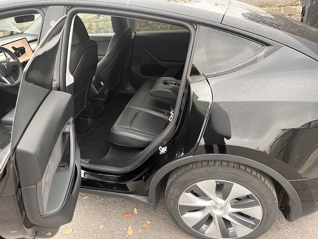 Tesla y - xp7ygcek5rb395476 - 2024 - afbeelding 9 van  22