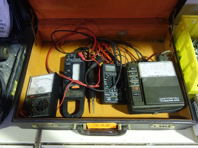 Testapparaat (meters voor spanning, stroom, vermogen en toernteller) - afbeelding 1 van  1