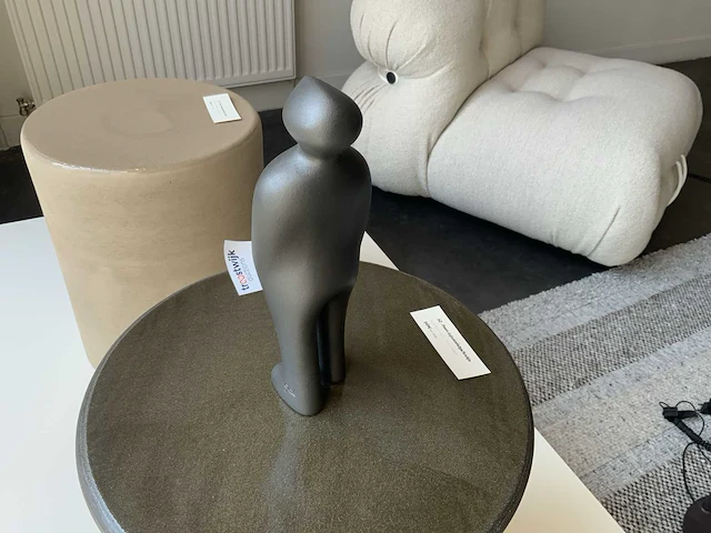 The visitor small decoratief beeldje - afbeelding 2 van  3