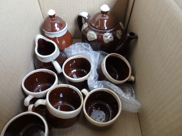 Theepot en kopjes - afbeelding 1 van  1