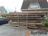 Thermisch behandelde sparrenhouten palen