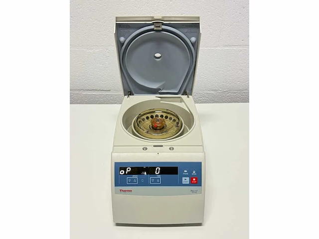 Thermofisher scientific - pico 17 - 2022 centrifuge - afbeelding 1 van  3
