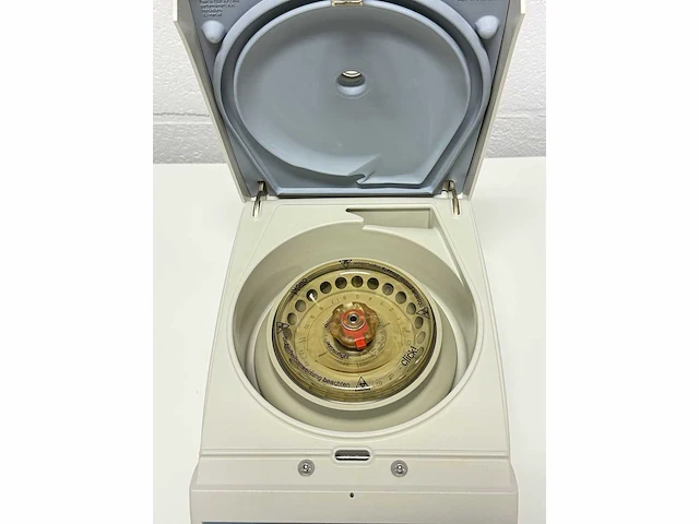 Thermofisher scientific - pico 17 - 2022 centrifuge - afbeelding 2 van  3