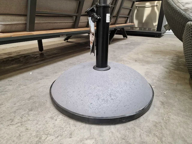 Tierra outdoor parasolvoet cement base 35kg verstelbaar - afbeelding 1 van  4