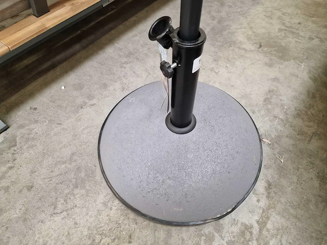 Tierra outdoor parasolvoet cement base 35kg verstelbaar - afbeelding 4 van  4