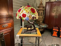 Tifffany paard met ruiter lamp met pioenrozen in kap