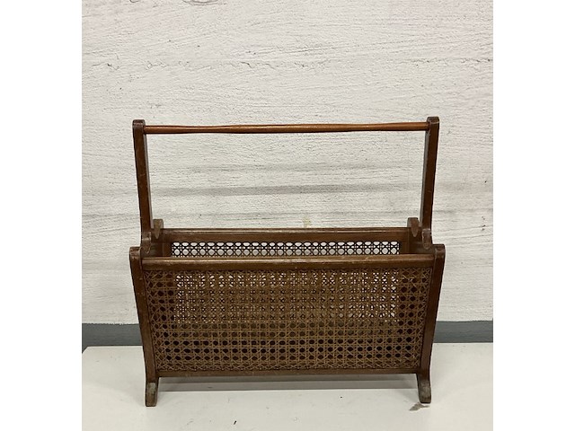 Tijdschriftenrek in hout +riet - afbeelding 1 van  3