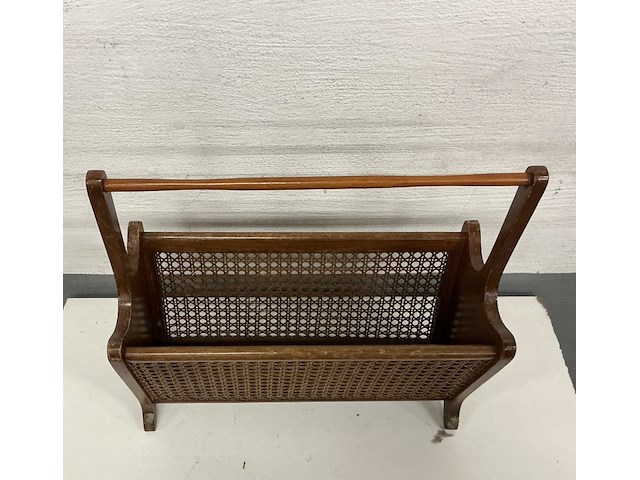 Tijdschriftenrek in hout +riet - afbeelding 2 van  3