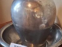 Tinnen vaas met schaal - afbeelding 1 van  1