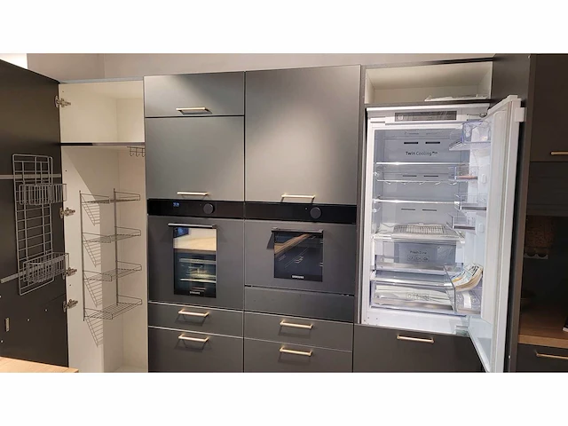 Titanio mat - toonzaal keuken - afbeelding 5 van  7