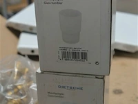 Tl lamp,2x glas swiffer, handdoekkapstok,2x ijzerplaat, drinkbeker en zeepbakje - afbeelding 3 van  9