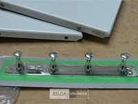 Tl lamp,2x glas swiffer, handdoekkapstok,2x ijzerplaat, drinkbeker en zeepbakje - afbeelding 7 van  9