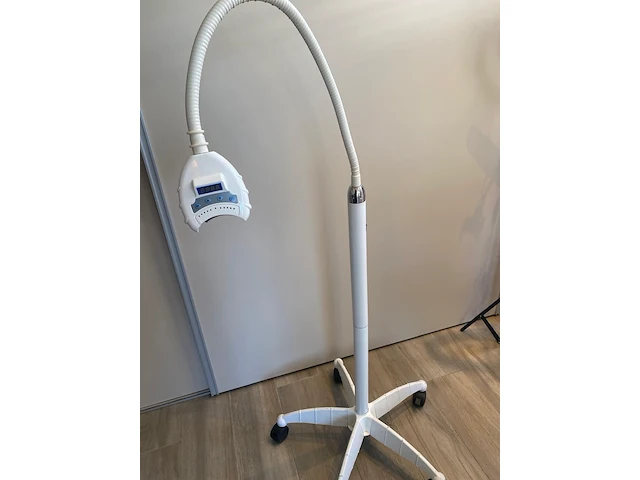 Toestel voor bleachen tanden + banner - afbeelding 1 van  8