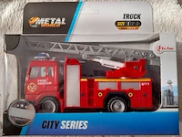 Toi-toys die cast metal world truck: brandweer auto met ladder - afbeelding 1 van  3