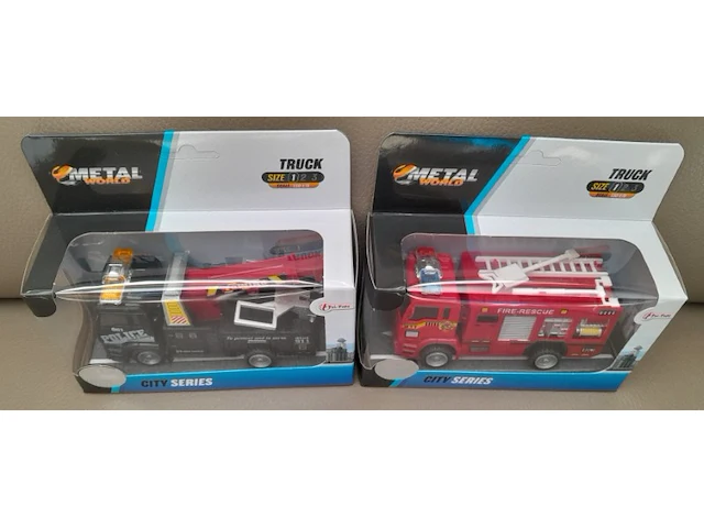 Toi-toys die cast metal world truck: police takelwagen en brandweer wagen - afbeelding 3 van  7