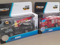 Toi-toys die cast metal world truck: police takelwagen en brandweer wagen - afbeelding 4 van  7