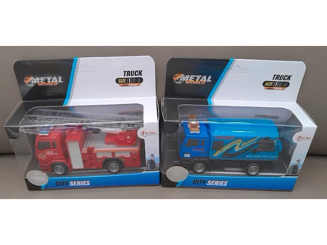 Toi-toys die cast metal world truck: vuilniskar blauw en brandweer auto met ladder - afbeelding 3 van  7