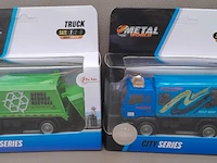 Toi-toys die cast metal world truck: vuilniskar blauw en groen - afbeelding 6 van  7