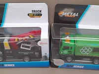 Toi-toys die cast metal world truck: vuilniskar groen en police takelwagen - afbeelding 3 van  7