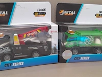 Toi-toys die cast metal world truck: vuilniskar groen en police takelwagen - afbeelding 7 van  7