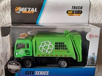 Toi-toys die cast metal world truck: vuilniskar groen - afbeelding 3 van  3