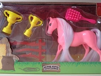 Toi-toys horse: paard met beker - afbeelding 1 van  3