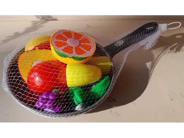 Toi-toys koekenpan 1 met vis en 1 met fruit - 2 stuks in totaal - afbeelding 3 van  7