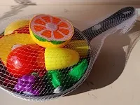 Toi-toys koekenpan 1 met vis en 1 met fruit - 2 stuks in totaal - afbeelding 3 van  7