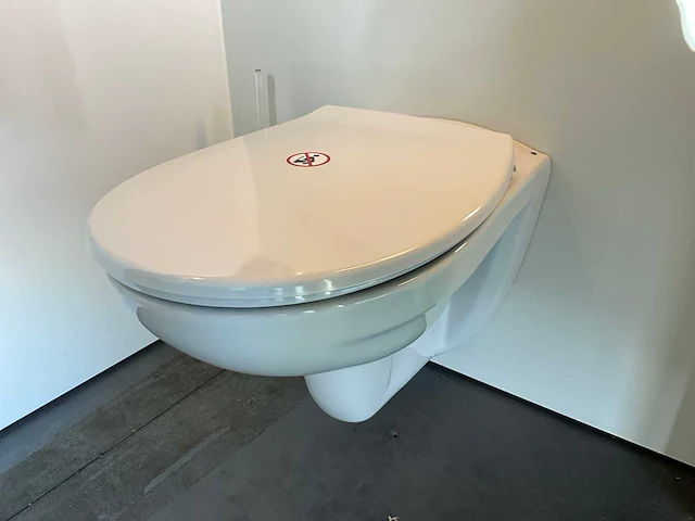 Toilet procasa normus - afbeelding 2 van  7