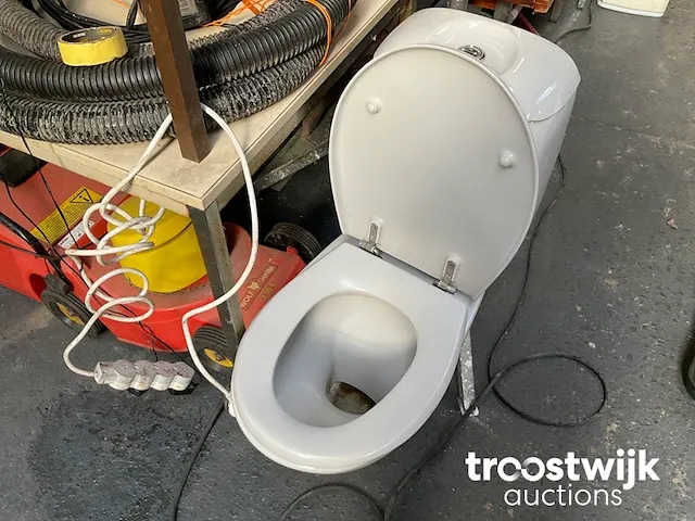 Toilet - afbeelding 3 van  3
