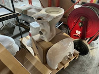 Toiletten en spoelbak - afbeelding 1 van  8