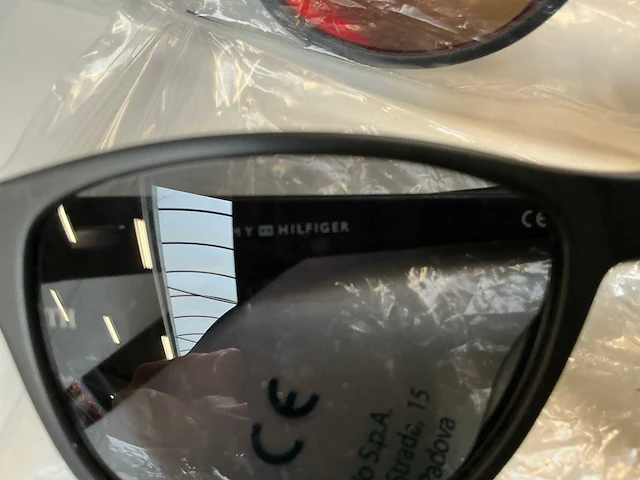 Tommy hilfiger zonnebril (9x) - afbeelding 4 van  12