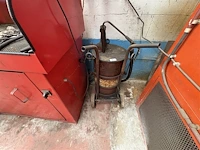 Ton met pomp - afbeelding 1 van  4