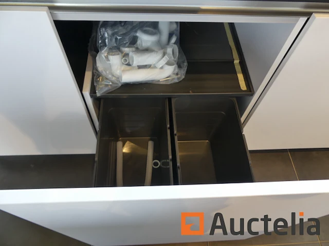 Toon keuken met inbouwapparatuur - afbeelding 4 van  51