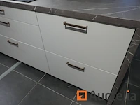 Toon keuken met inbouwapparatuur - afbeelding 1 van  57