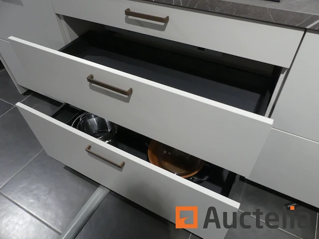 Toon keuken met inbouwapparatuur - afbeelding 15 van  57