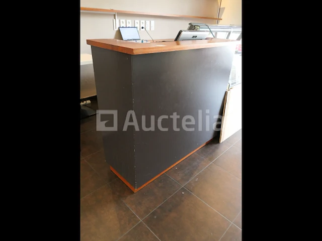 Toonbankkast met massief mahoniehouten planken + dubbelzijdige tafel - afbeelding 3 van  9