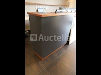 Toonbankkast met massief mahoniehouten planken + dubbelzijdige tafel - afbeelding 3 van  9
