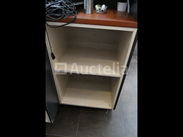 Toonbankkast met massief mahoniehouten planken + dubbelzijdige tafel - afbeelding 7 van  9