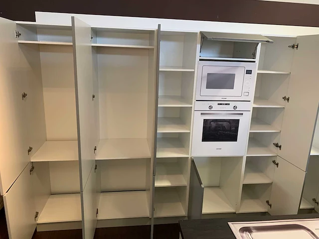 Toonzaalkeuken in bouwpakket - afbeelding 3 van  17