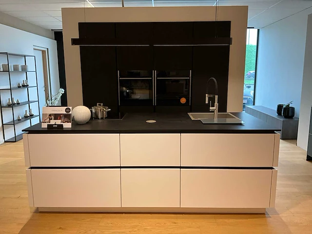 Toonzaalkeuken nobila met atag apparatuur - afbeelding 1 van  24