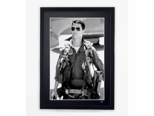 Top gun (1986) - tom cruise (lt. pete "maverick" . - fine art fotografie - luxe houten lijst 70x50 cm - gelimiteerde oplage van 30 stuks - afbeelding 1 van  7