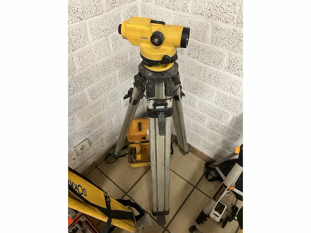 Topcon h89030 theodolite - afbeelding 2 van  2