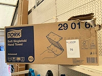 Tork. handdoekjes in papier - afbeelding 1 van  2